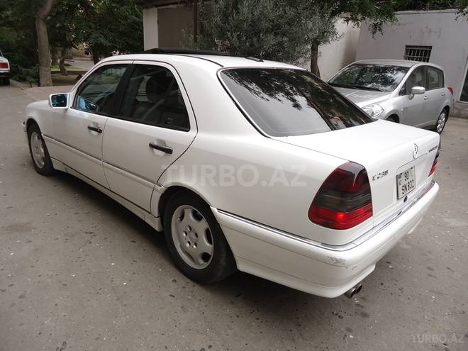 Mercedes C 230 2000, 126,766 km - 2.3 l - Bakı