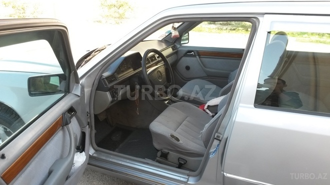 Mercedes E 250 1993, 456,723 km - 2.5 л - Bakı