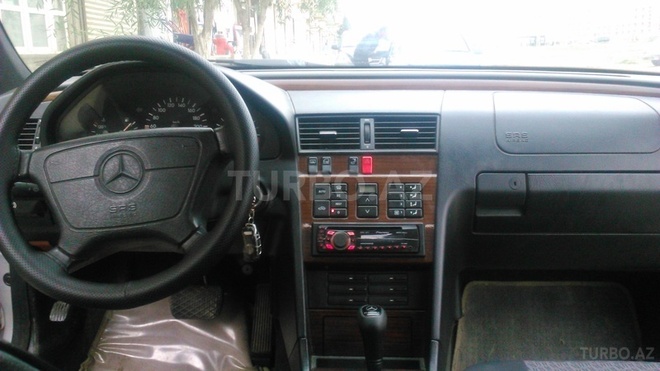 Mercedes C 180 1995, 270,000 km - 1.8 l - Bakı