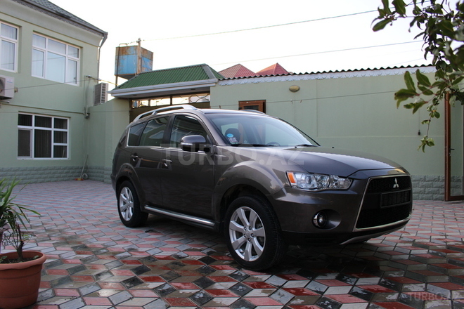 Mitsubishi Outlander 2010, 76,000 km - 3.0 л - Bakı