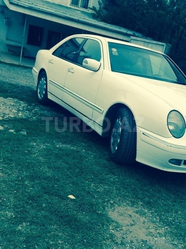 Mercedes E 240 1999, 188,000 km - 2.4 l - Bakı
