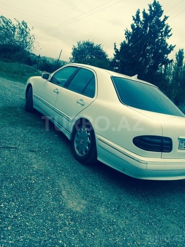 Mercedes E 240 1999, 188,000 km - 2.4 l - Bakı