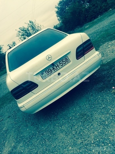 Mercedes E 240 1999, 188,000 km - 2.4 l - Bakı