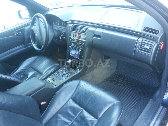 Mercedes E 240 1998, 268,300 km - 2.4 л - Bakı