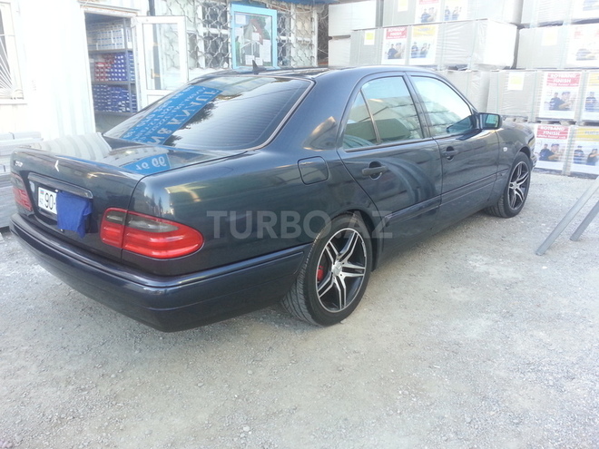 Mercedes E 240 1998, 268,300 km - 2.4 л - Bakı