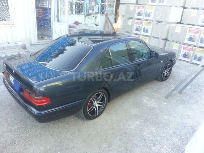 Mercedes E 240 1998, 268,300 km - 2.4 л - Bakı