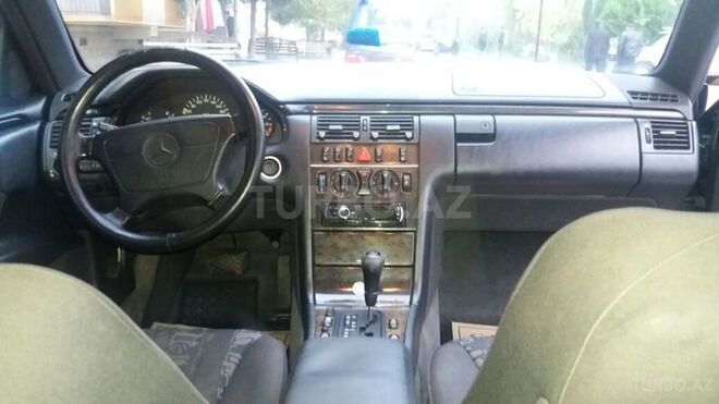 Mercedes E 200 1997, 255,000 km - 2.0 l - Yevlax