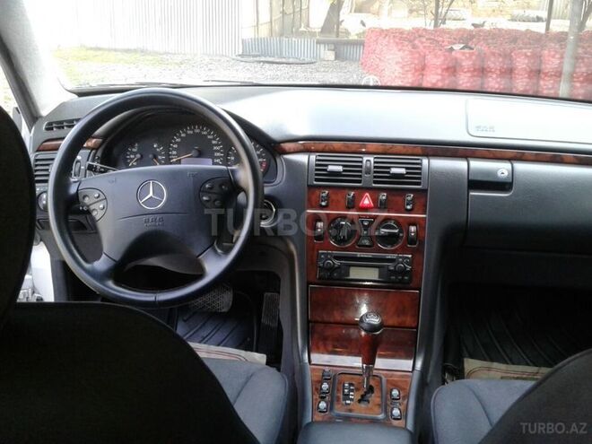 Mercedes E 240 2000, 148,000 km - 2.4 л - Ağcabədi