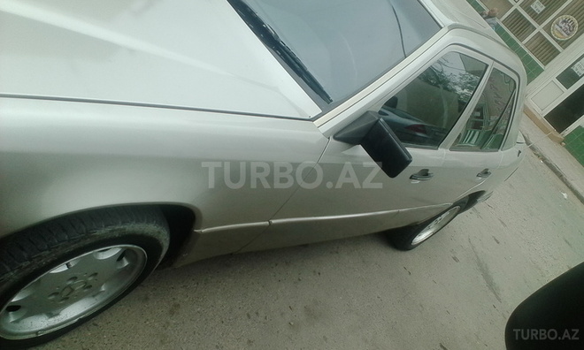 Mercedes E 250 1990, 385,500 km - 2.5 l - Bakı