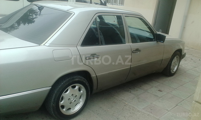 Mercedes E 250 1990, 385,500 km - 2.5 l - Bakı
