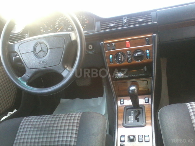 Mercedes E 250 1990, 385,500 km - 2.5 l - Bakı