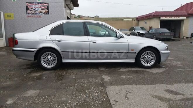 BMW 528 2000, 215,000 km - 2.8 л - Bakı