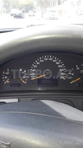 Mercedes E 220 2000, 282,000 km - 2.2 l - Bakı
