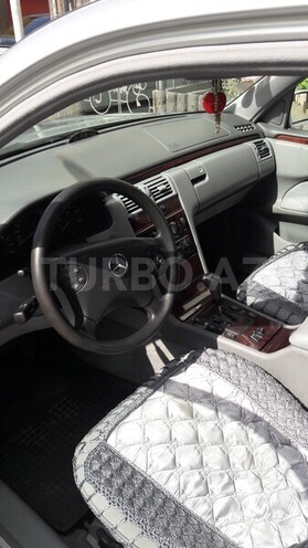 Mercedes E 220 2000, 282,000 km - 2.2 l - Bakı