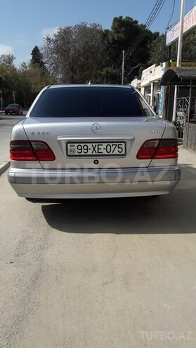 Mercedes E 220 2000, 282,000 km - 2.2 l - Bakı