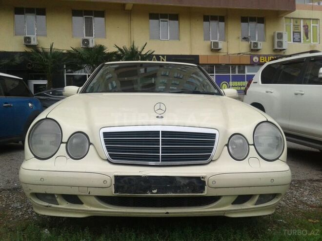 Mercedes E 220 2001, 285,000 km - 2.2 l - Bakı