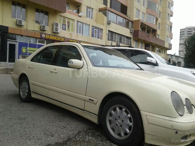 Mercedes E 220 2001, 285,000 km - 2.2 l - Bakı