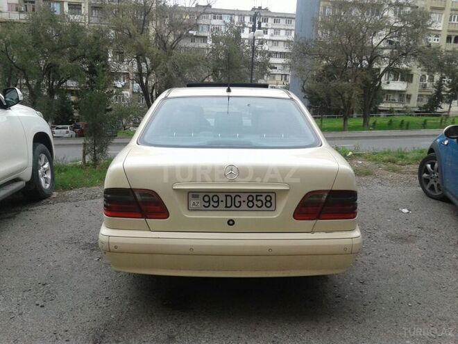 Mercedes E 220 2001, 285,000 km - 2.2 l - Bakı