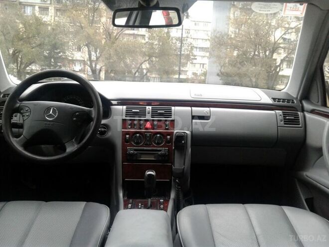 Mercedes E 220 2001, 285,000 km - 2.2 l - Bakı
