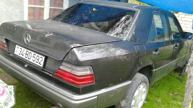 Mercedes E 300 1988, 3,541,995 km - 0.3 l - Kürdəmir