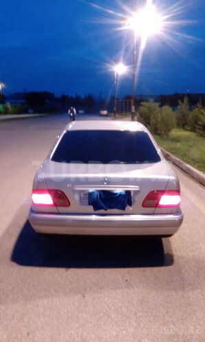 Mercedes E 240 1998, 207,000 km - 2.4 l - Bakı