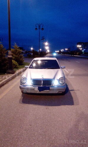 Mercedes E 240 1998, 207,000 km - 2.4 l - Bakı
