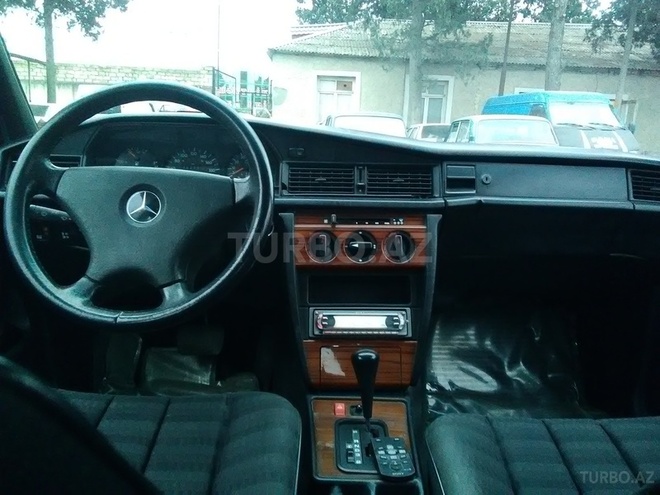 Mercedes 190 1992, 302,401 km - 2.0 l - Gəncə