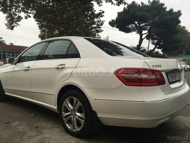 Mercedes E 200 2013, 30,000 km - 1.8 l - Gəncə