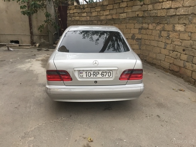 Mercedes E 270 2001, 25,555 km - 2.7 l - Bakı