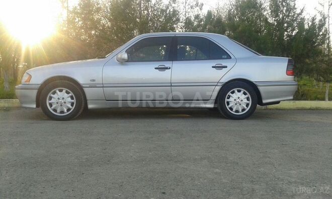 Mercedes C 220 1999, 212,000 km - 2.2 л - Sabirabad