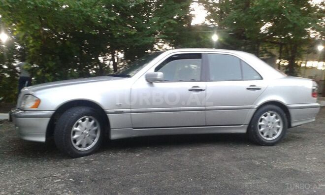 Mercedes C 220 1999, 212,000 km - 2.2 л - Sabirabad