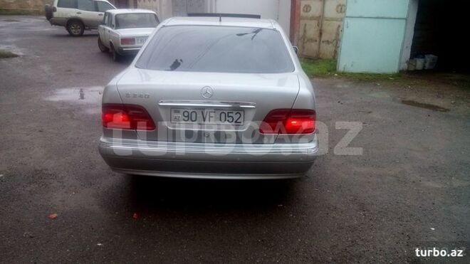 Mercedes E 240 2000, 273,977 km - 2.4 l - Salyan