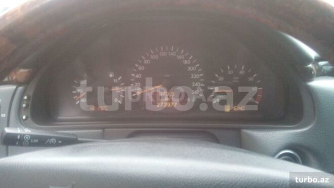 Mercedes E 240 2000, 273,977 km - 2.4 l - Salyan