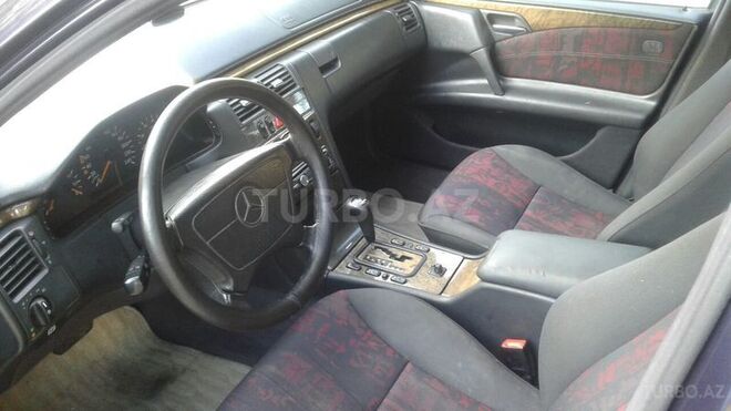 Mercedes E 240 1998, 328,000 km - 2.4 л - Bakı