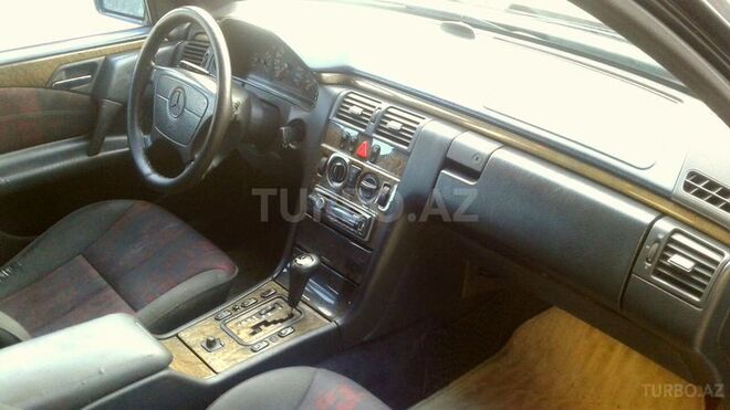 Mercedes E 240 1998, 295,000 km - 2.4 l - Bakı