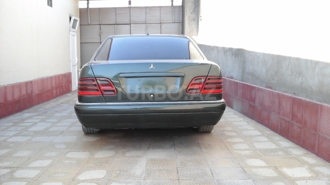 Mercedes E 200 1997, 379,000 km - 2.0 л - Bakı