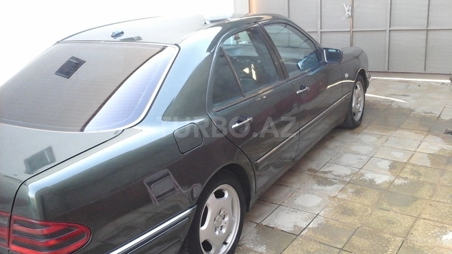 Mercedes E 200 1997, 379,000 km - 2.0 л - Bakı