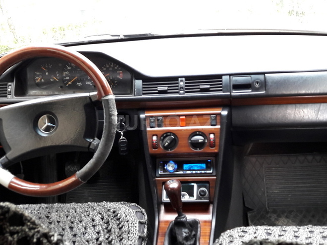 Mercedes E 200 1991, 373,000 km - 2.0 l - İsmayıllı