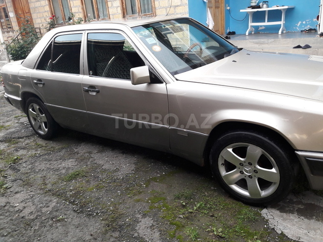 Mercedes E 200 1991, 373,000 km - 2.0 l - İsmayıllı