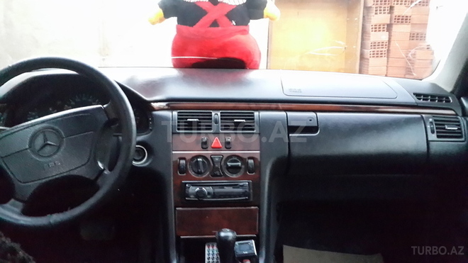 Mercedes E 240 1998, 234,346 km - 2.4 л - Sumqayıt