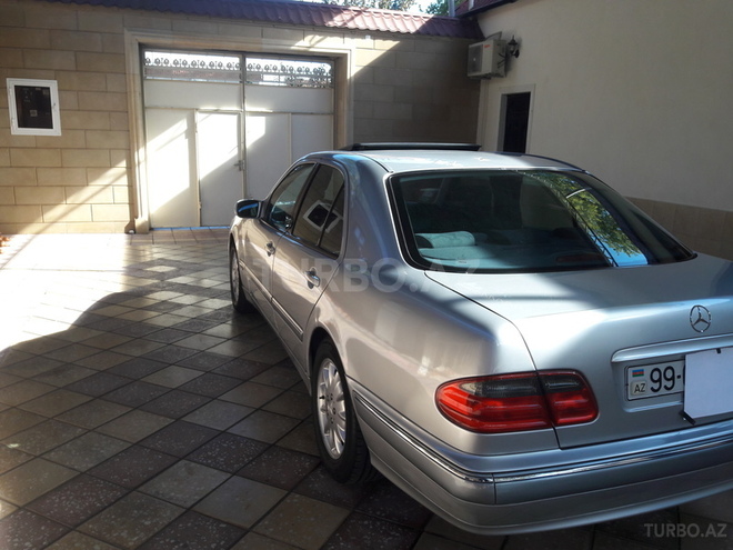 Mercedes E 200 2001, 200,000 km - 2.0 л - Şəmkir