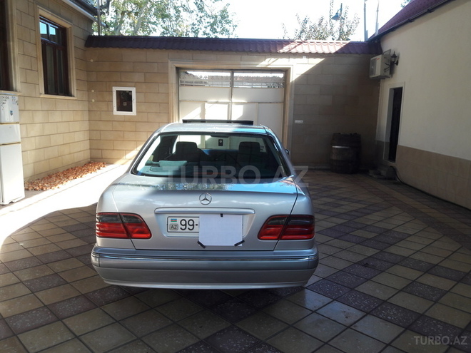 Mercedes E 200 2001, 200,000 km - 2.0 л - Şəmkir