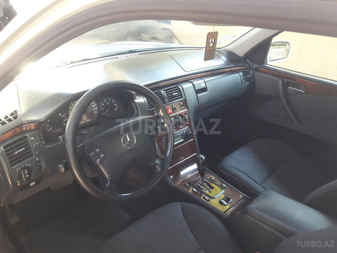 Mercedes E 200 2001, 200,000 km - 2.0 л - Şəmkir