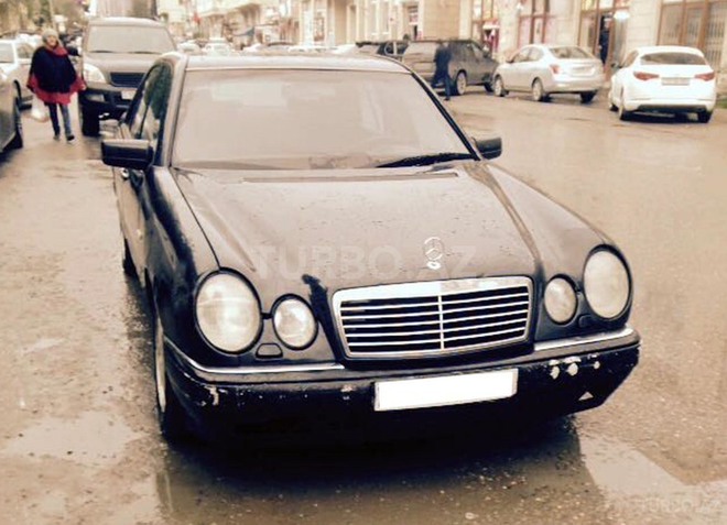 Mercedes E 230 1996, 266,000 km - 2.3 l - Bakı