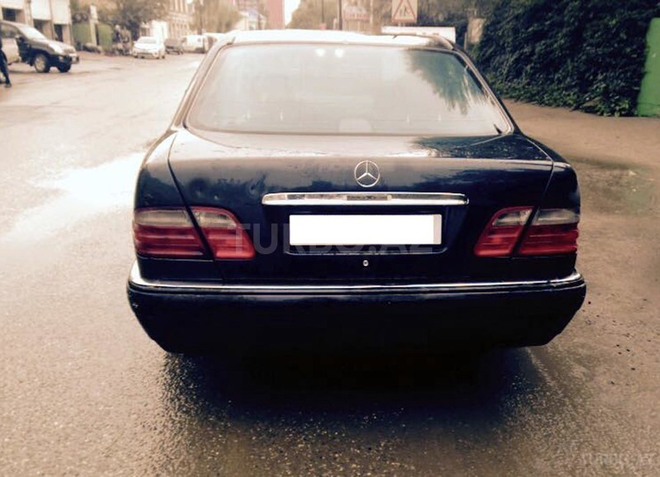 Mercedes E 230 1996, 266,000 km - 2.3 l - Bakı