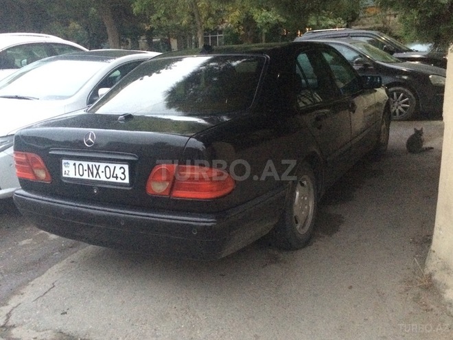 Mercedes E 220 1996, 367,000 km - 2.2 l - Bakı