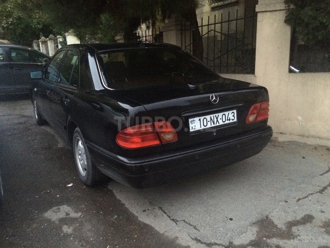 Mercedes E 220 1996, 367,000 km - 2.2 l - Bakı