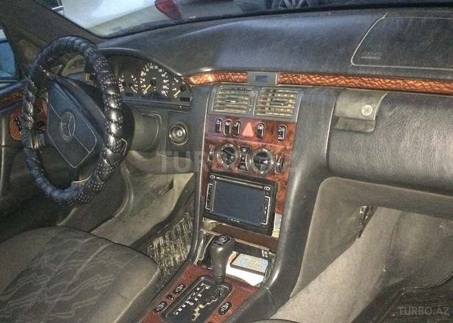 Mercedes E 220 1996, 367,000 km - 2.2 l - Bakı