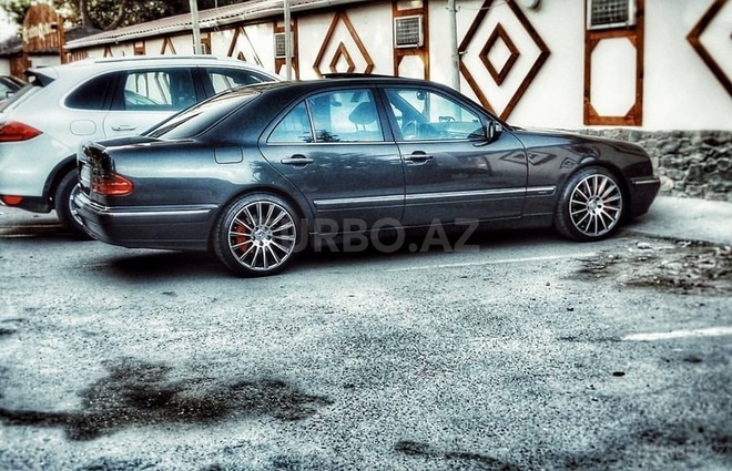 Mercedes E 320 2001, 161,000 km - 3.2 l - Bakı