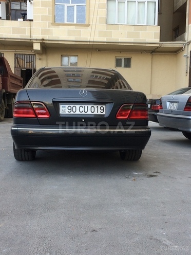 Mercedes E 320 2001, 161,000 km - 3.2 l - Bakı